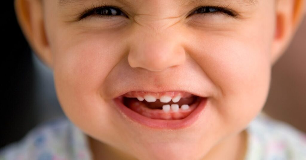 La salida de los dientes y su impacto en el ánimo de los niños
